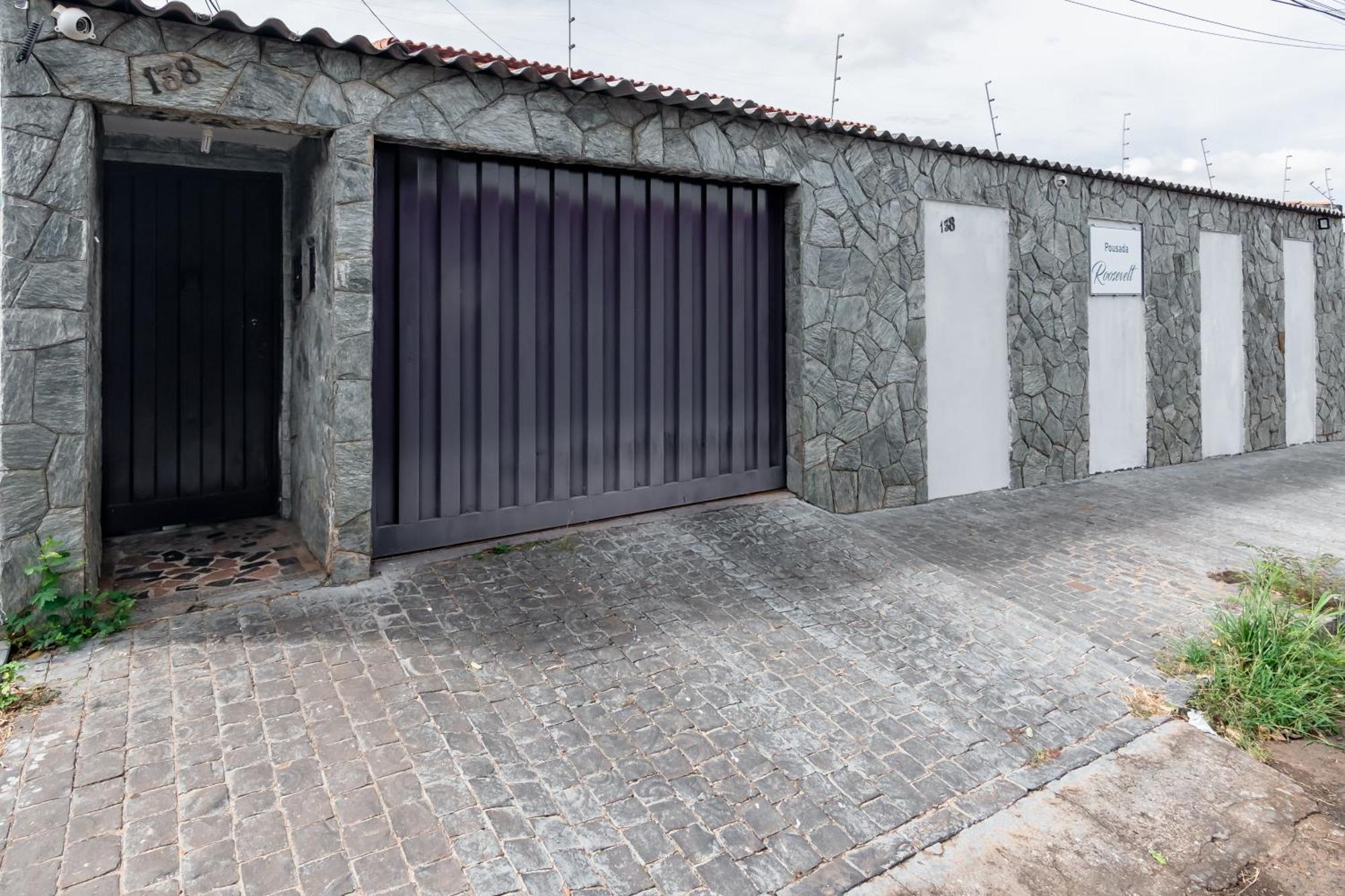 Hotel Pousada Roosevelt Quarto 03 - Pousada Central Prox Rodoviaria E Dist Industrial Uberlândia Exterior foto